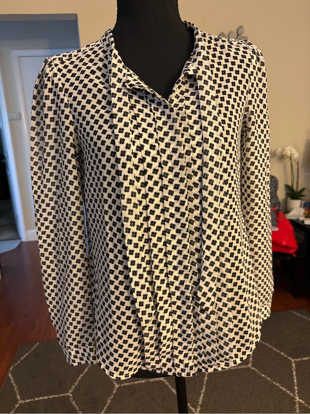 LOFT Black and White Patterned Long-Sleeve Blouse XSP